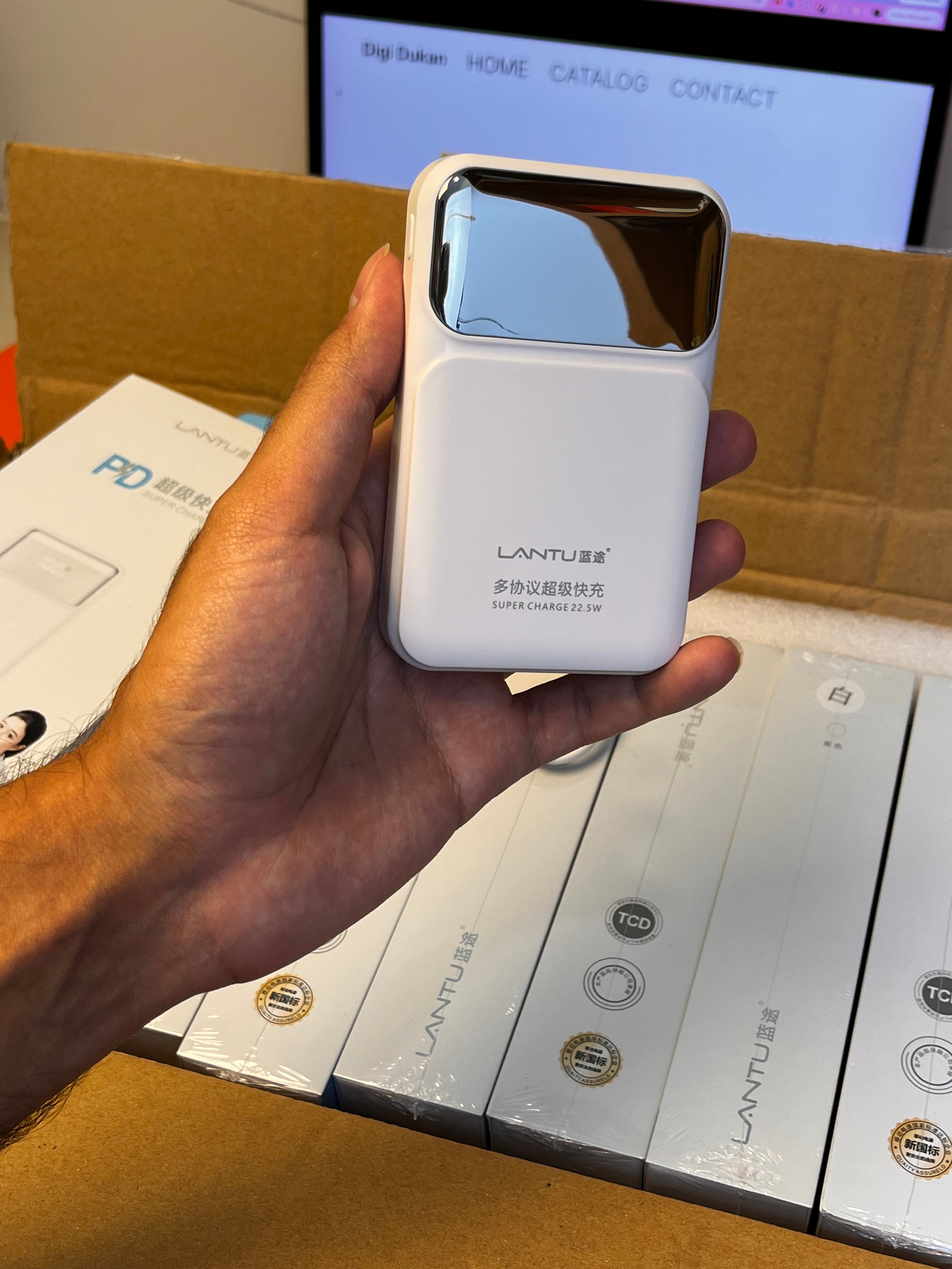 Lantu 10000mAh Power Bank – 22.5W PD Super Charge, LED Display, Compact Fast Charging