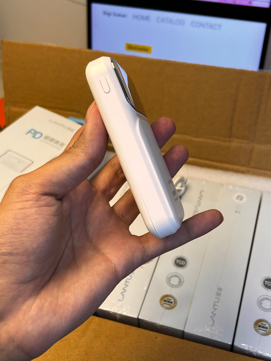 Lantu 10000mAh Power Bank – 22.5W PD Super Charge, LED Display, Compact Fast Charging